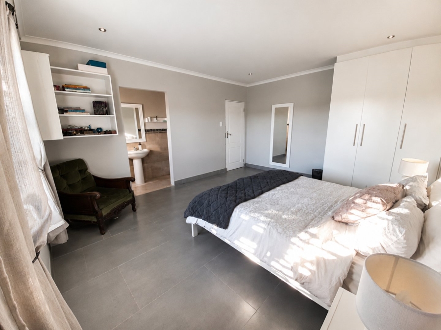 5 Bedroom Property for Sale in Flamingo Vlei Western Cape